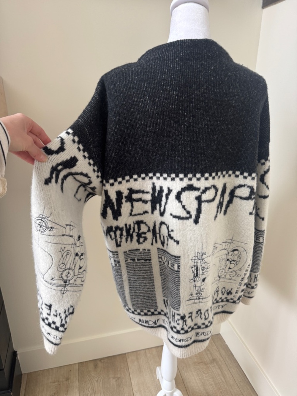 Black & White Graphic Knit Sweater - Unbranded - Picture 8 of 9